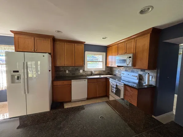 708 Sandstone Dr, Rochester Hills, MI 48309