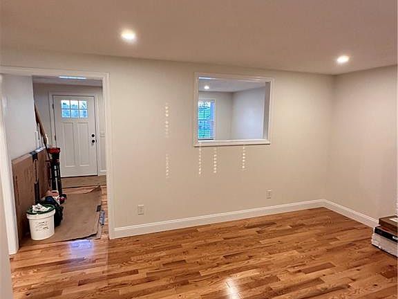 5th image of 99 Silverwood Ln