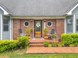 1822 Mountain Bay Dr, Hixson, TN 37343