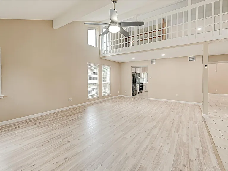 2302 Brook View Ln — Photo 8
