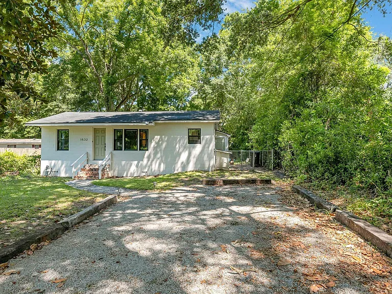 1532 Joan St — Photo 12