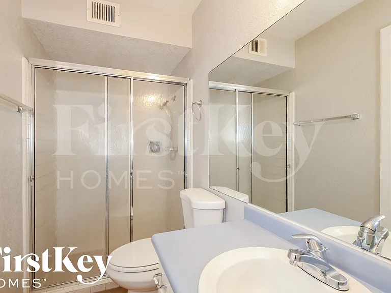 2324 E Paradise Dr — Photo 9
