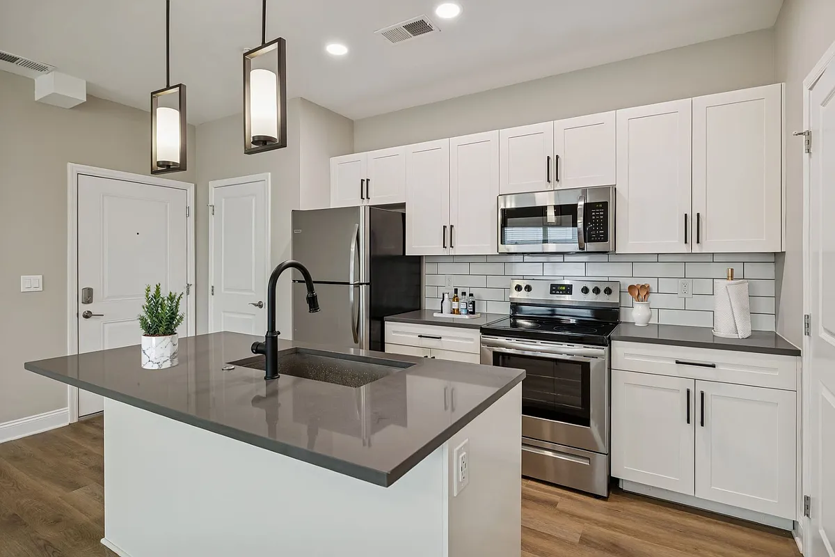 Serene - 2 Bed / 2 Bath - 950 Sq.Ft. - Zen Garden Apartments