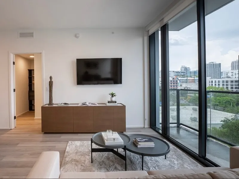 1 bed, 1.0 bath, $2,350 — Photo 2