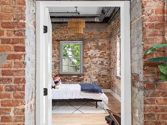 5th image of 901 King St #203