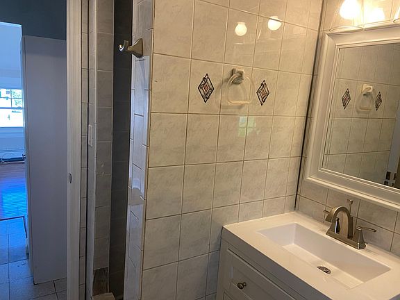 4th image of 36 Orchard St #3