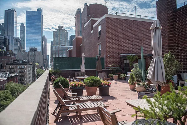 Sold by Luminous Realty | media 33