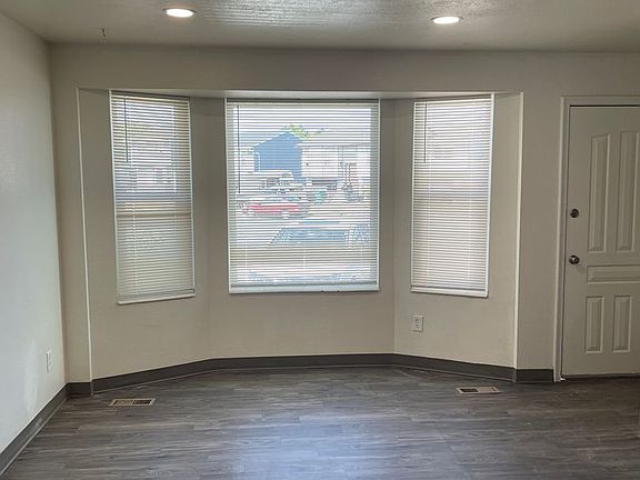 4th image of 9019 S Goddard Cir