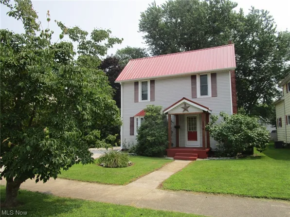 554 Sandusky St, Conneaut, OH 44030
