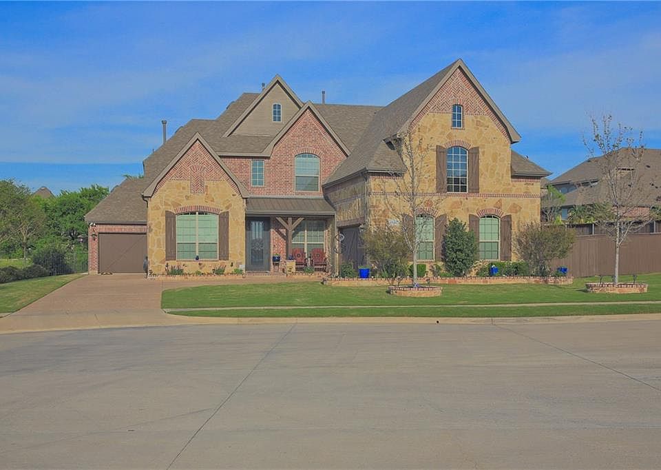 1st image of 2542 Roseville Dr
