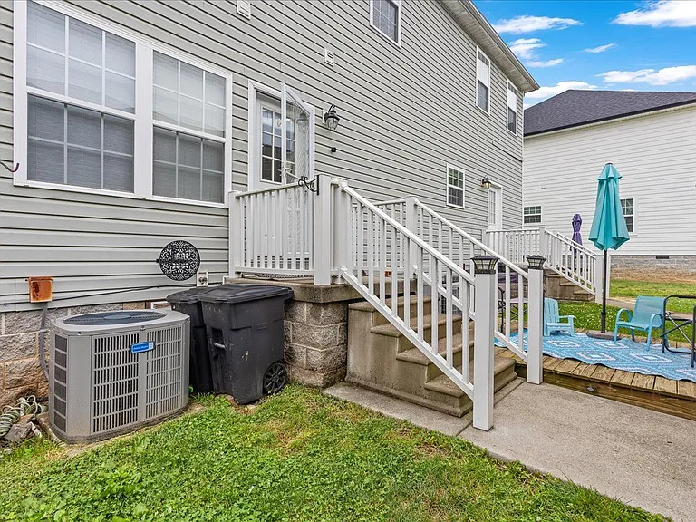 410 Ashbury Cir — Photo 23