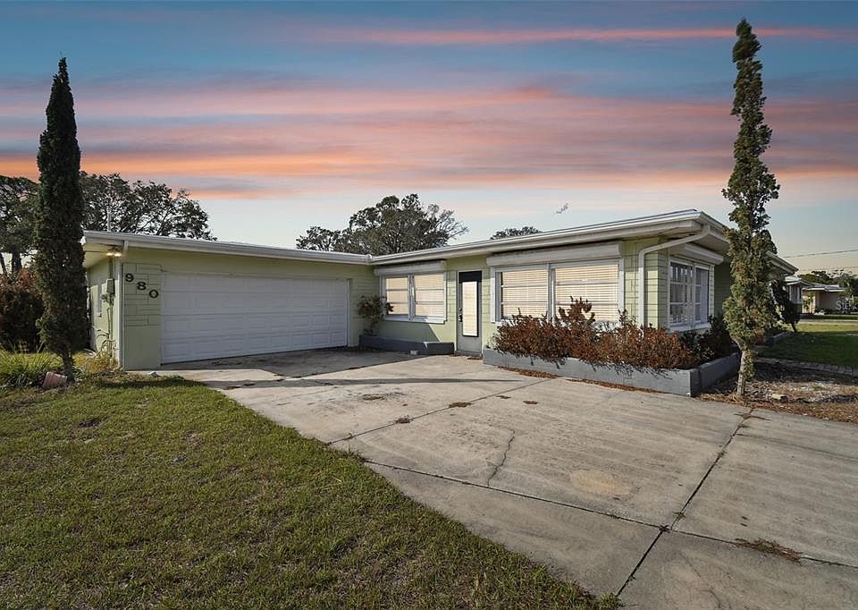 1st image of 980 SUNRISE DRIVE