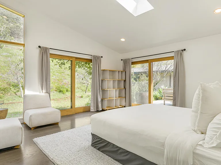 11345 Pacific View Dr — Photo 25