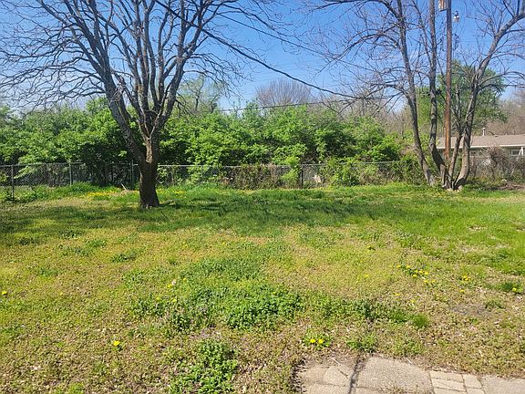 3rd image of 420 SE Pinecrest Dr