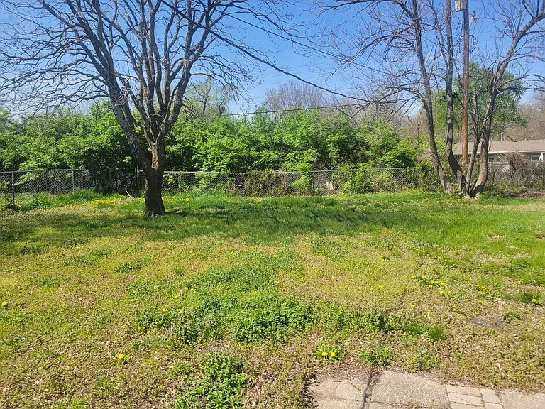 420 SE Pinecrest Dr — Photo 3