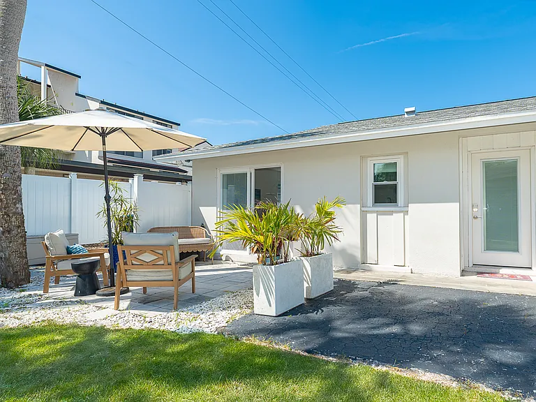 1140 S Moonmist Ct — Photo 2