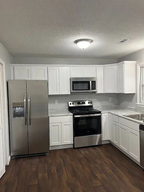 2 bed, 1.5 bath, 1050 sqft, $1,450 — Photo 3
