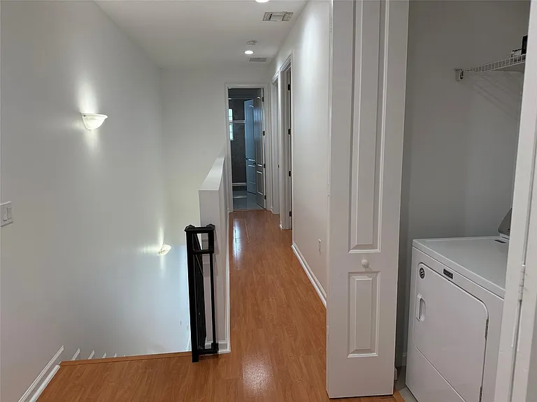 230 N G St — Photo 10