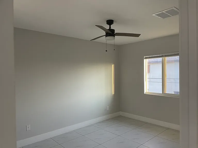 1005 SE 8th Ter #23 — Photo 5