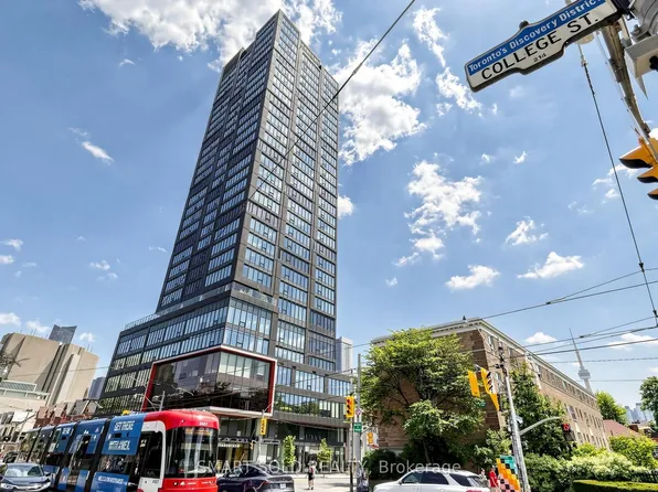 203 College St #1405, Toronto, ON M5T 0C8