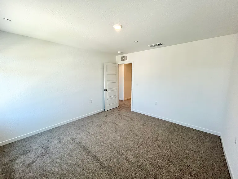 4464 Bellaire Ave — Photo 9