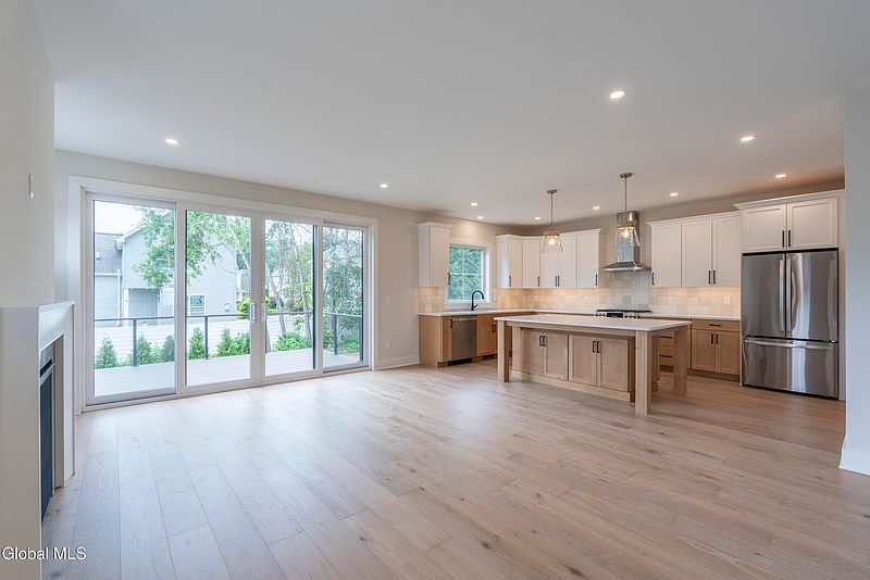 4th image of 37 Newton Avenue