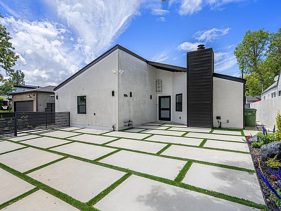 2nd image of 4553 Farmdale Ave