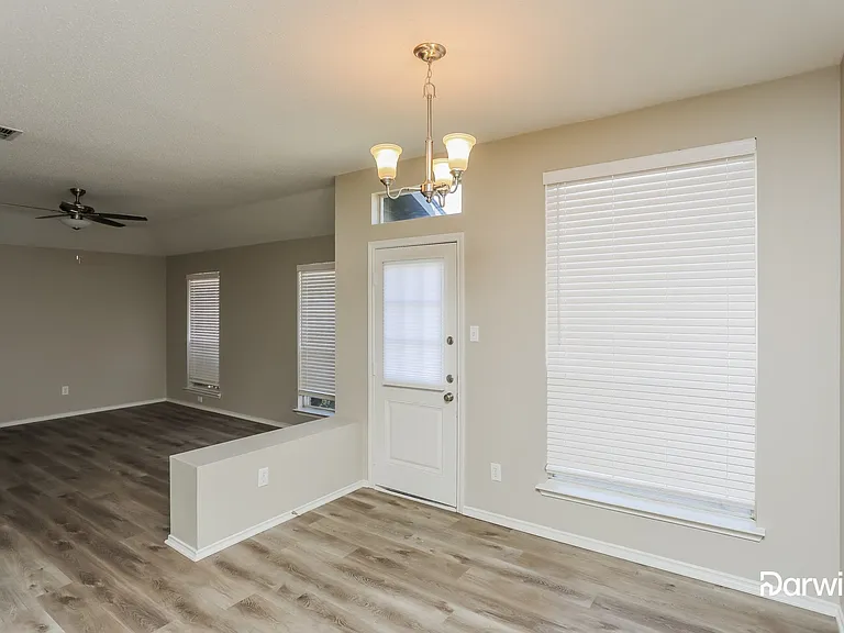 500 Ryan St — Photo 4