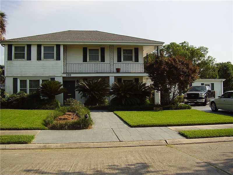 1st image of 600 Amethyst St