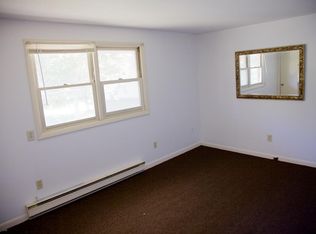 2 Culdaff St APT I, Easthampton, MA 01027