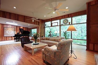 4th image of 9 Thornwood Dr
