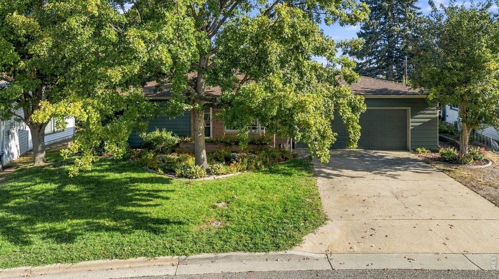 1207 Loch Mount Dr