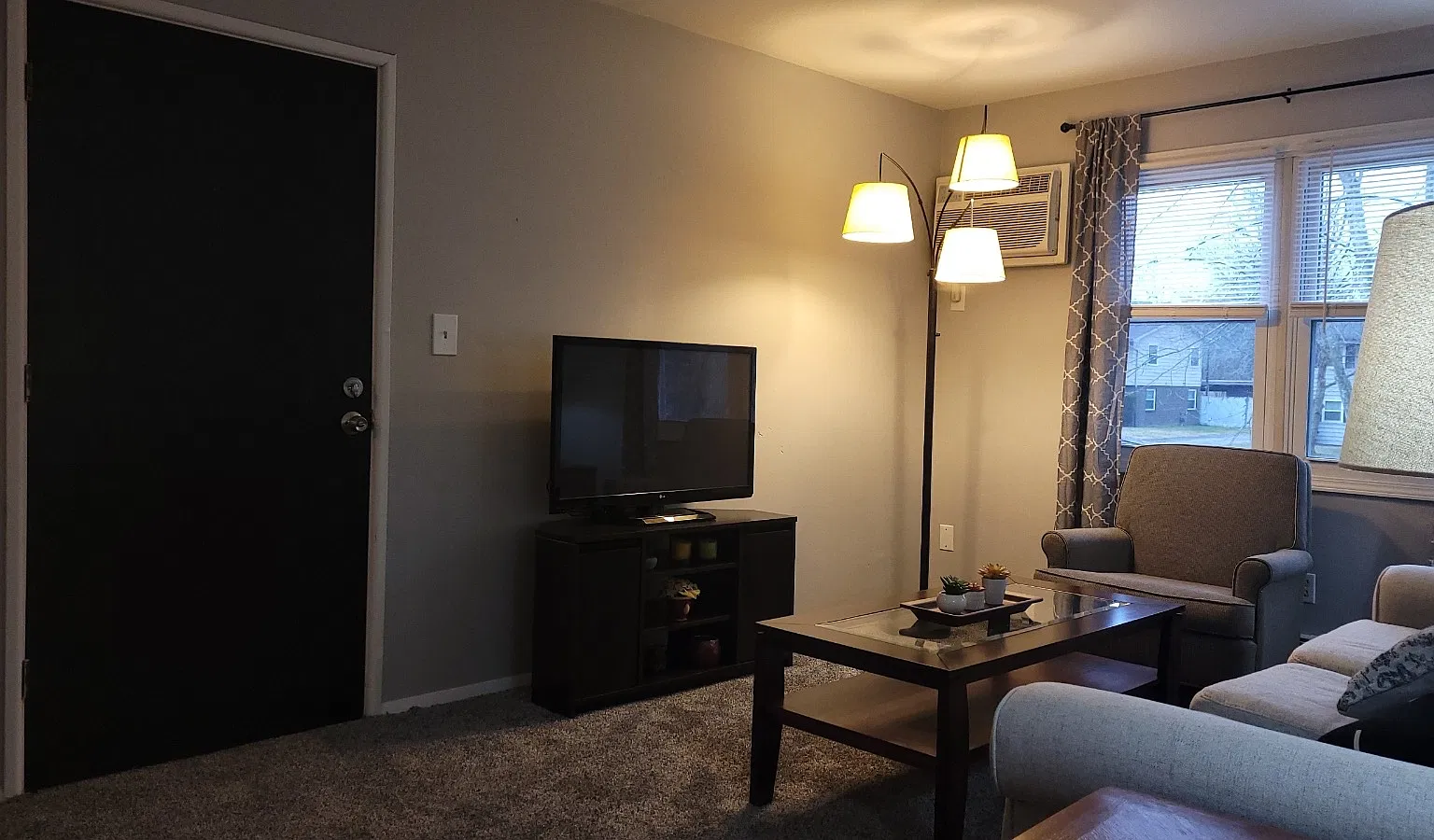 2 bed, 800 sqft, $1,050 — Photo 2
