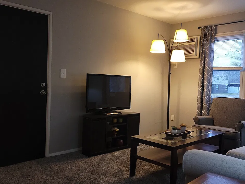 2 Bedroom Apartment in Boardman, OH 44512, 44511, Newly Renovated remodeled, new carpet, Boardman Schools home