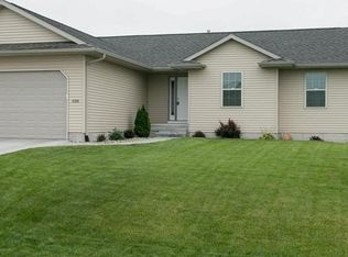 4590 Creekview Trl, Palo, IA 52324
