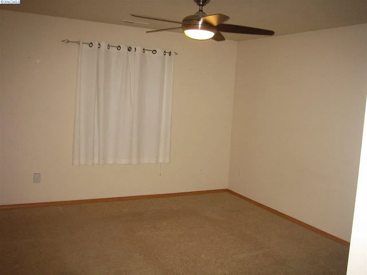 3 bed, 1313 sqft, $2,100 — Photo 3