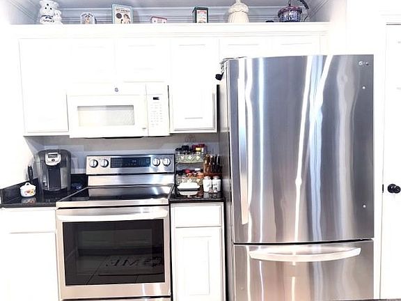 3rd image of 418 Garland Dr APT 214