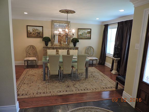 4th image of 30 Chateau Palmer Dr