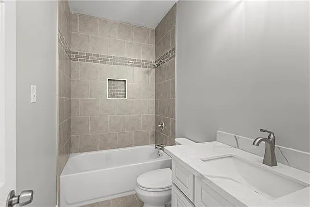 2110 Mardi Gras Blvd — Photo 12