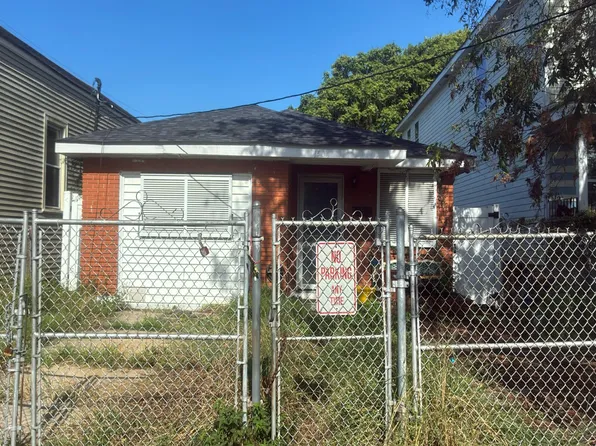1504 Clouet St, New Orleans, LA 70117