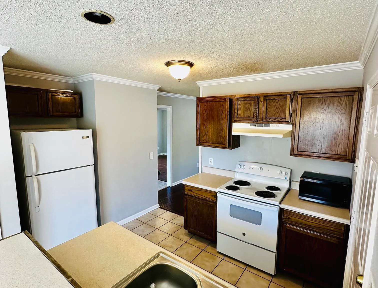 2 bed, 1.0 bath, 768 sqft, $1,250 — Photo 4