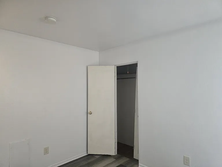 407 W 1st St — Photo 6