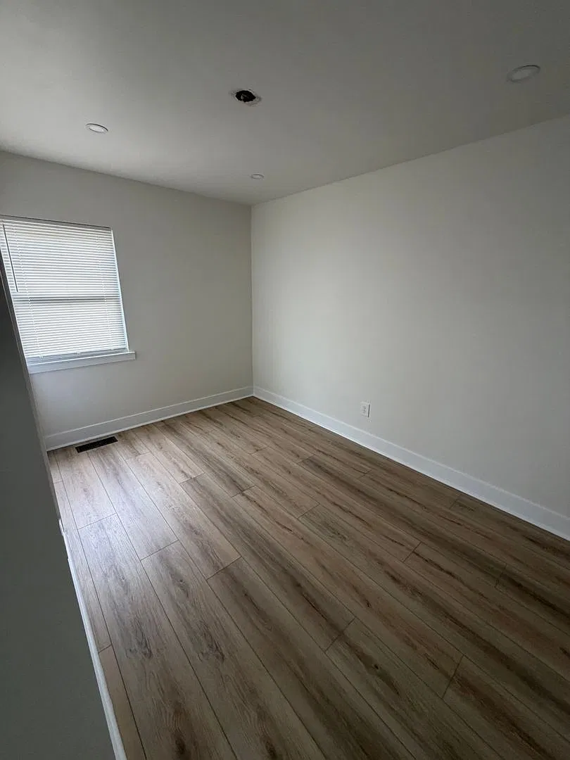 9381 B Neil Rd — Photo 2
