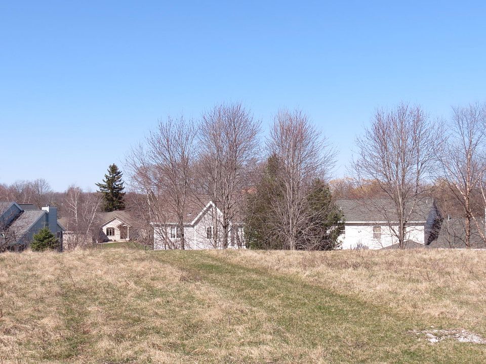 2nd image of 400 Prairie Ct