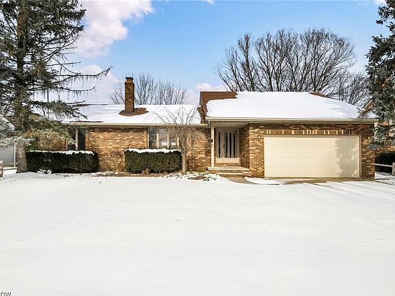 3rd image of 105 Hartford Dr