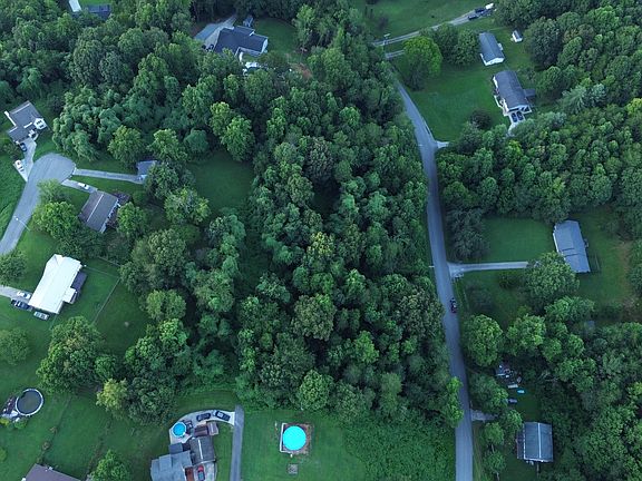 3rd image of 70 Ashley Ln
