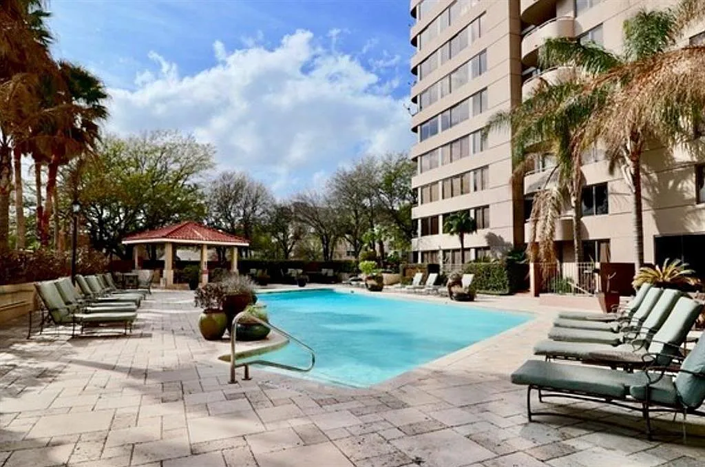 1 bed, 1.0 bath, 794 sqft, $1,600 — Photo 2