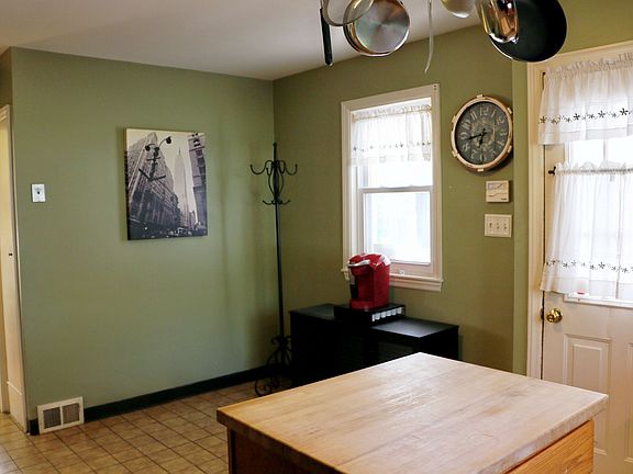 4th image of 817 Meadowbrook Dr