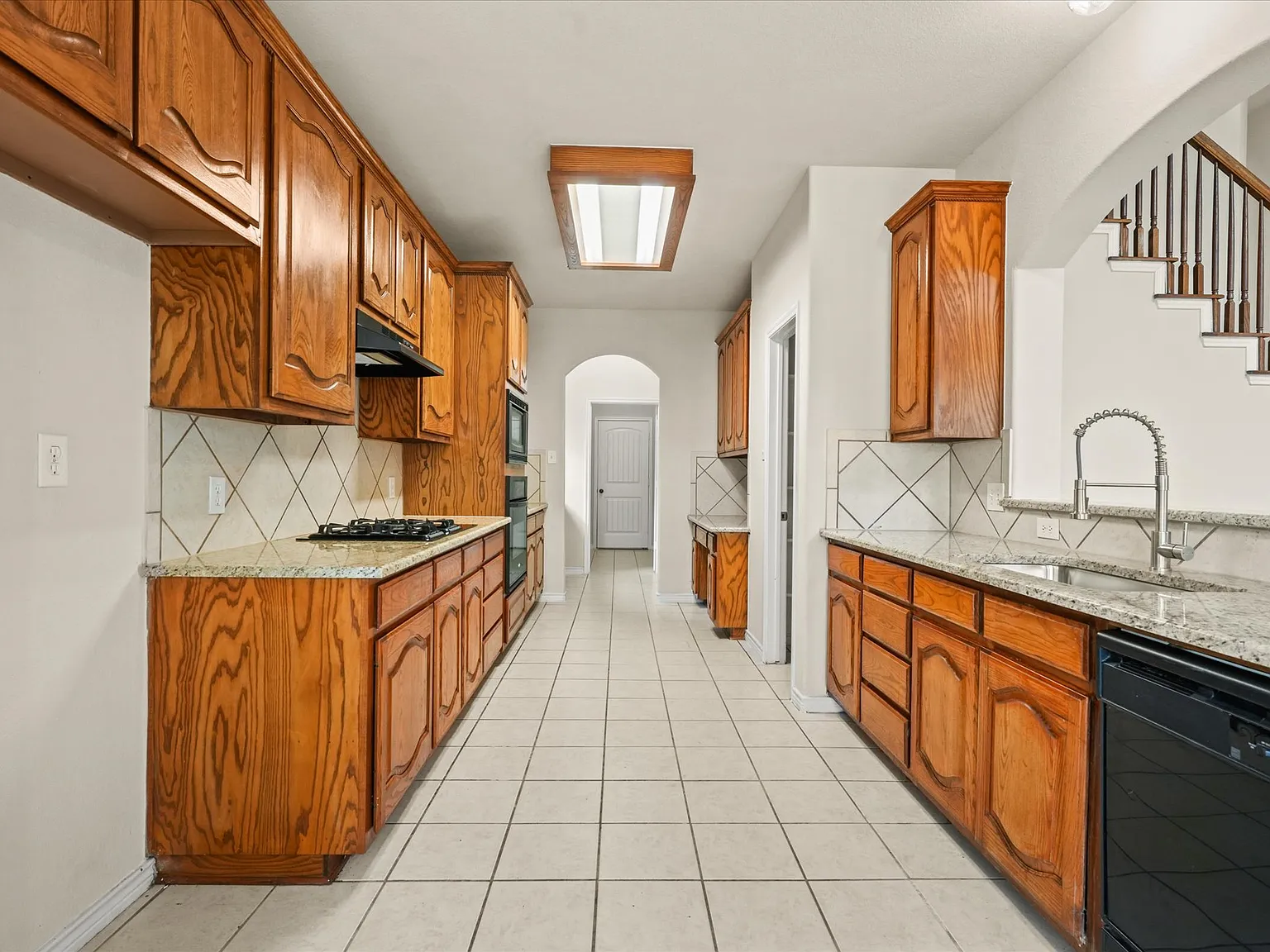 5 bed, 3234 sqft, $3,000 — Photo 2