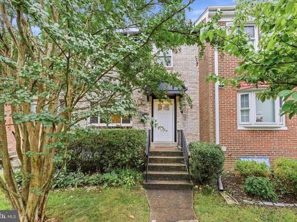 10413 Courthouse Dr, Fairfax, VA 22030